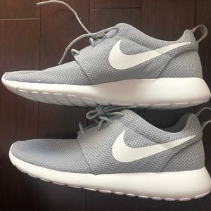 Brand new nike Roshe one